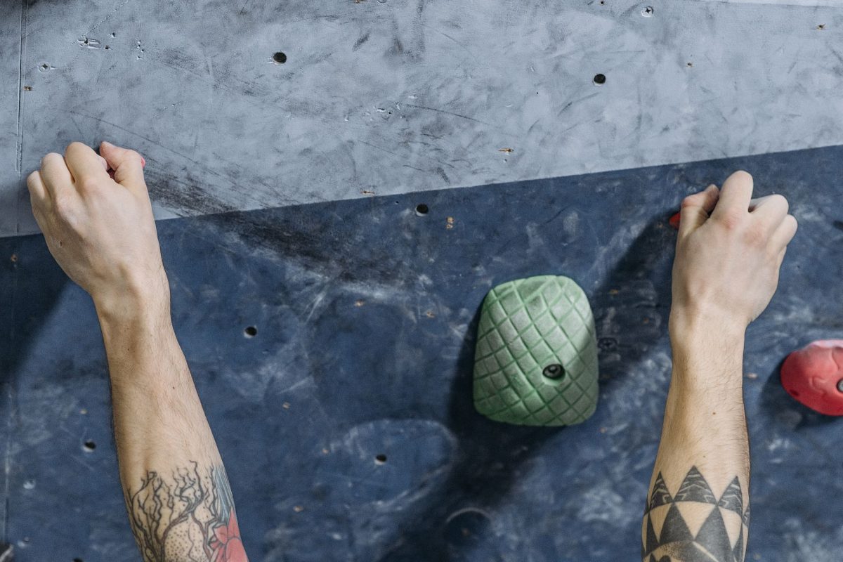 Pourquoi la force de prise est-elle cruciale pour vos performances sportives ?